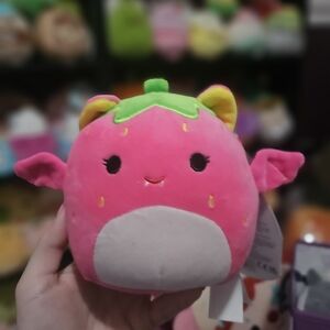 NWT Gwendolyn the Strawberry 🍓 Bat Squishmallow 5”